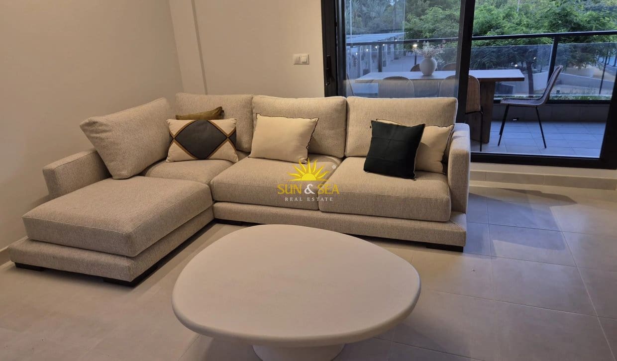 3 sovrum Lägenhet för semesterbostäder i Alicante stad med pool garage - 2 500 € (Ref: 10183261)