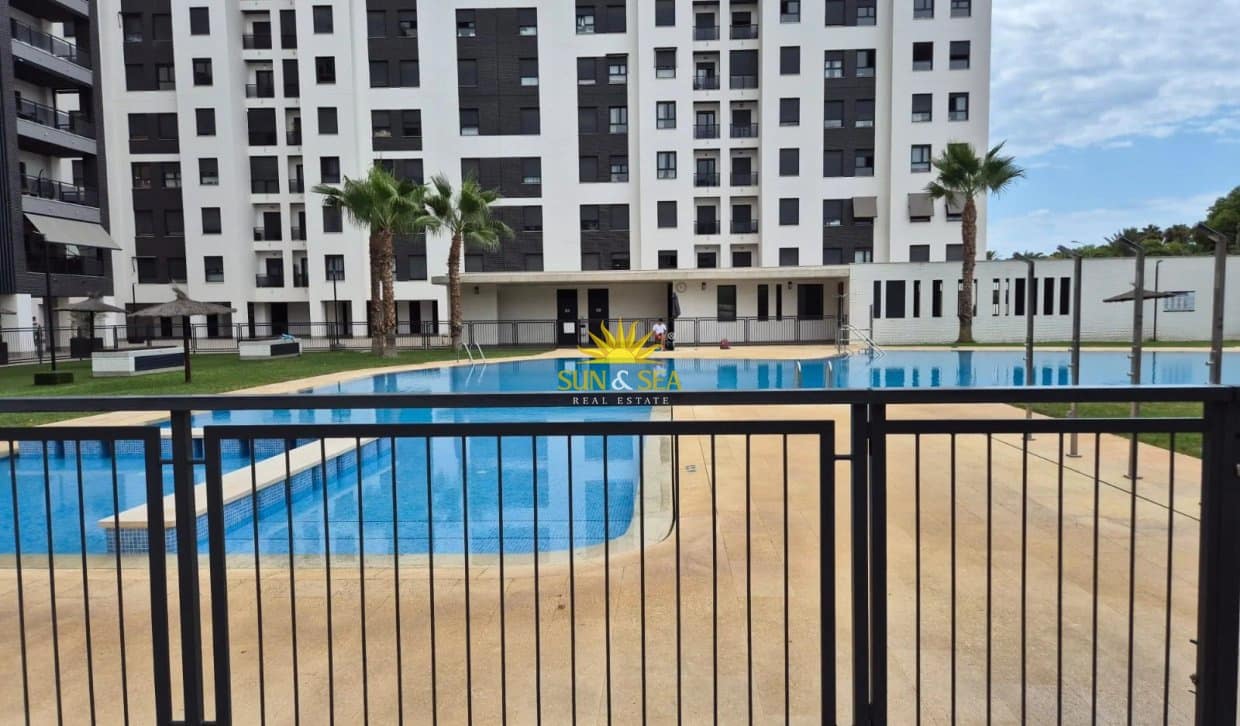 3 sovrum Lägenhet för semesterbostäder i Alicante stad med pool garage - 2 500 € (Ref: 10183261)