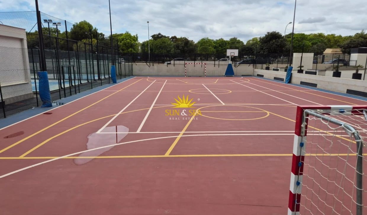 3 sovrum Lägenhet för semesterbostäder i Alicante stad med pool garage - 2 500 € (Ref: 10183261)