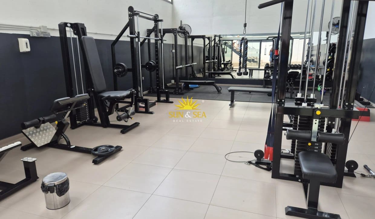 3 sovrum Lägenhet för semesterbostäder i Alicante stad med pool garage - 2 500 € (Ref: 10183261)