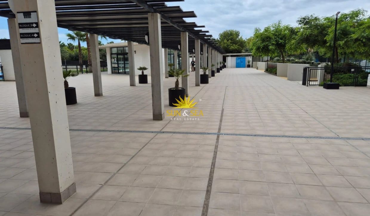 3 sovrum Lägenhet för semesterbostäder i Alicante stad med pool garage - 2 500 € (Ref: 10183261)
