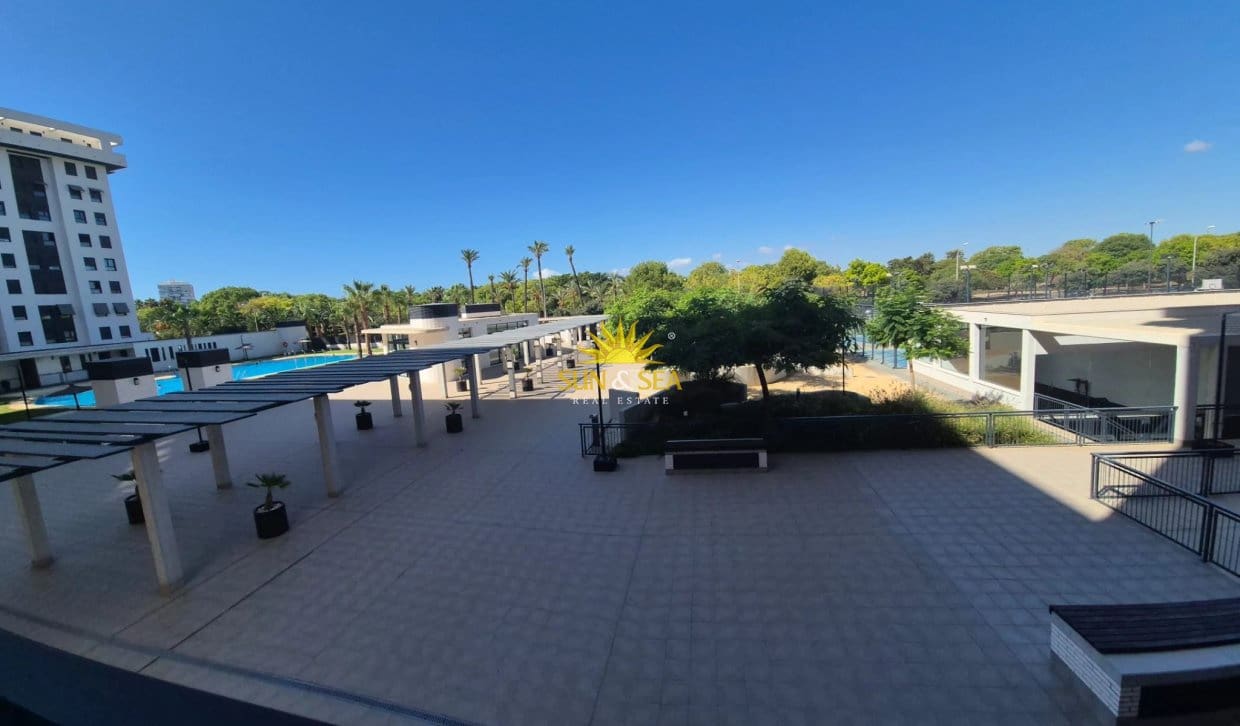 3 sovrum Lägenhet för semesterbostäder i Alicante stad med pool garage - 2 500 € (Ref: 10183261)
