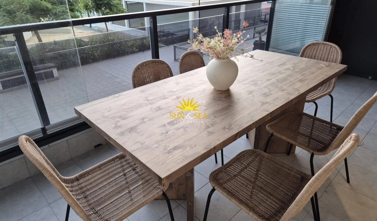 3 sovrum Lägenhet för semesterbostäder i Alicante stad med pool garage - 2 500 € (Ref: 10183261)