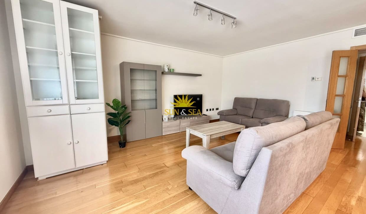 3 bedroom Apartment for rent in Alicante / Alacant city with garage - € 2,150 (Ref: 10183262)