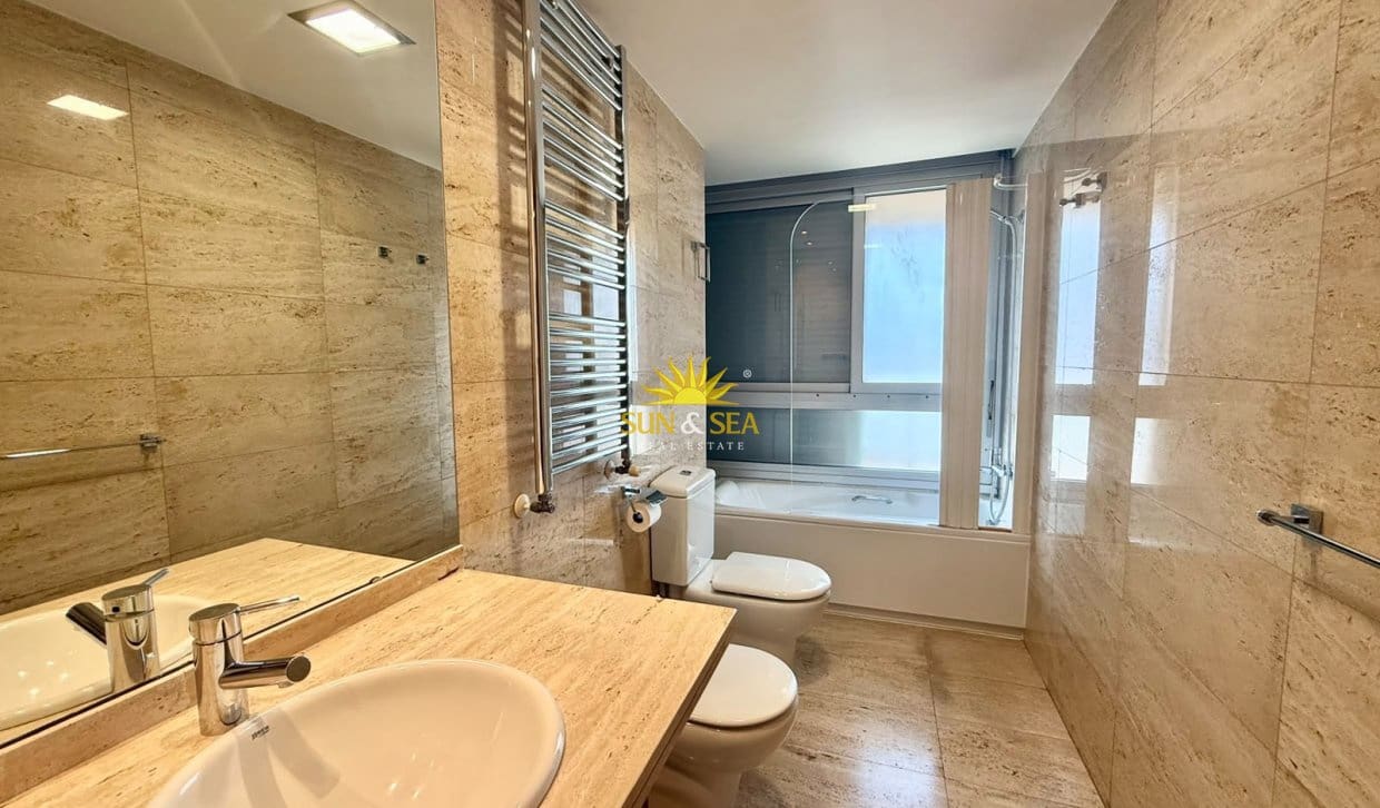 3 bedroom Apartment for rent in Alicante / Alacant city with garage - € 2,150 (Ref: 10183262)