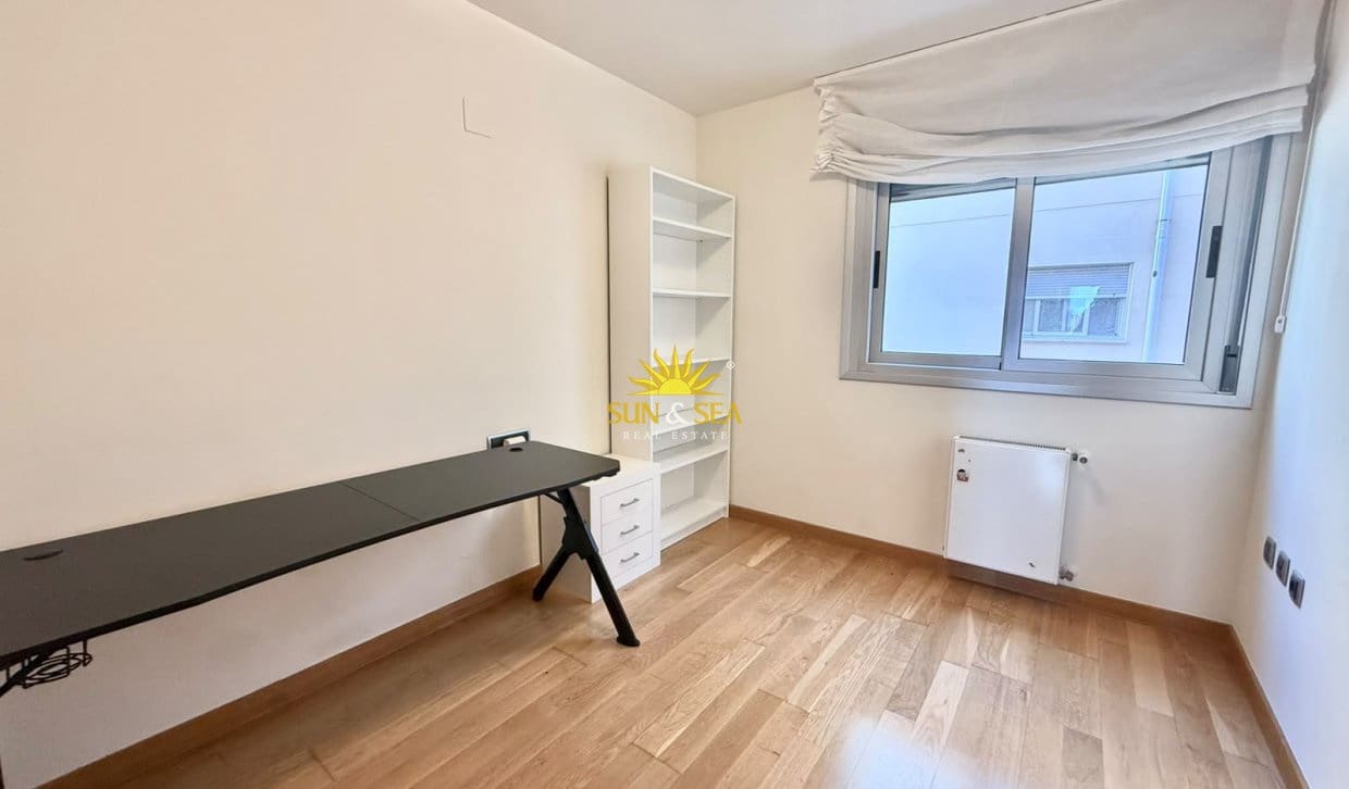 3 bedroom Apartment for rent in Alicante / Alacant city with garage - € 2,150 (Ref: 10183262)