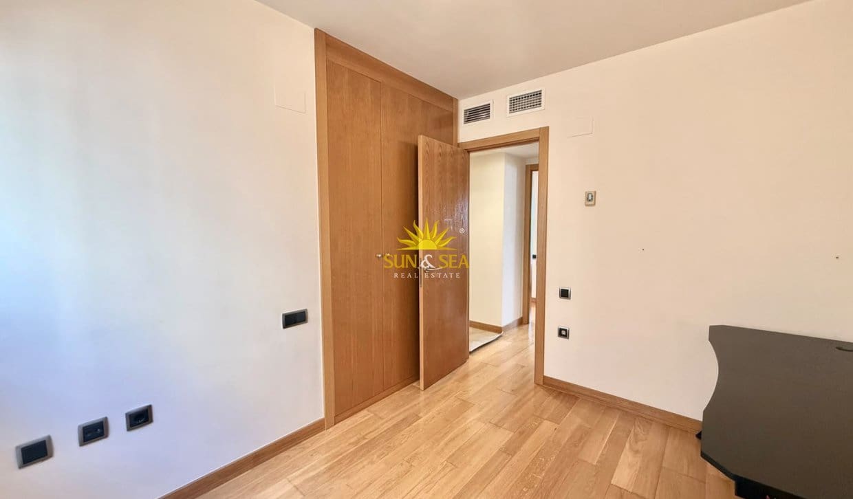 3 bedroom Apartment for rent in Alicante / Alacant city with garage - € 2,150 (Ref: 10183262)