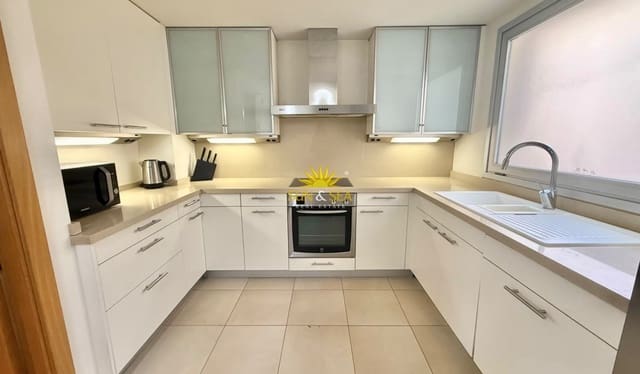 3 bedroom Apartment for rent in Benalúa, Alicante / Alacant city with garage - € 2,150 (Ref: 10183262)