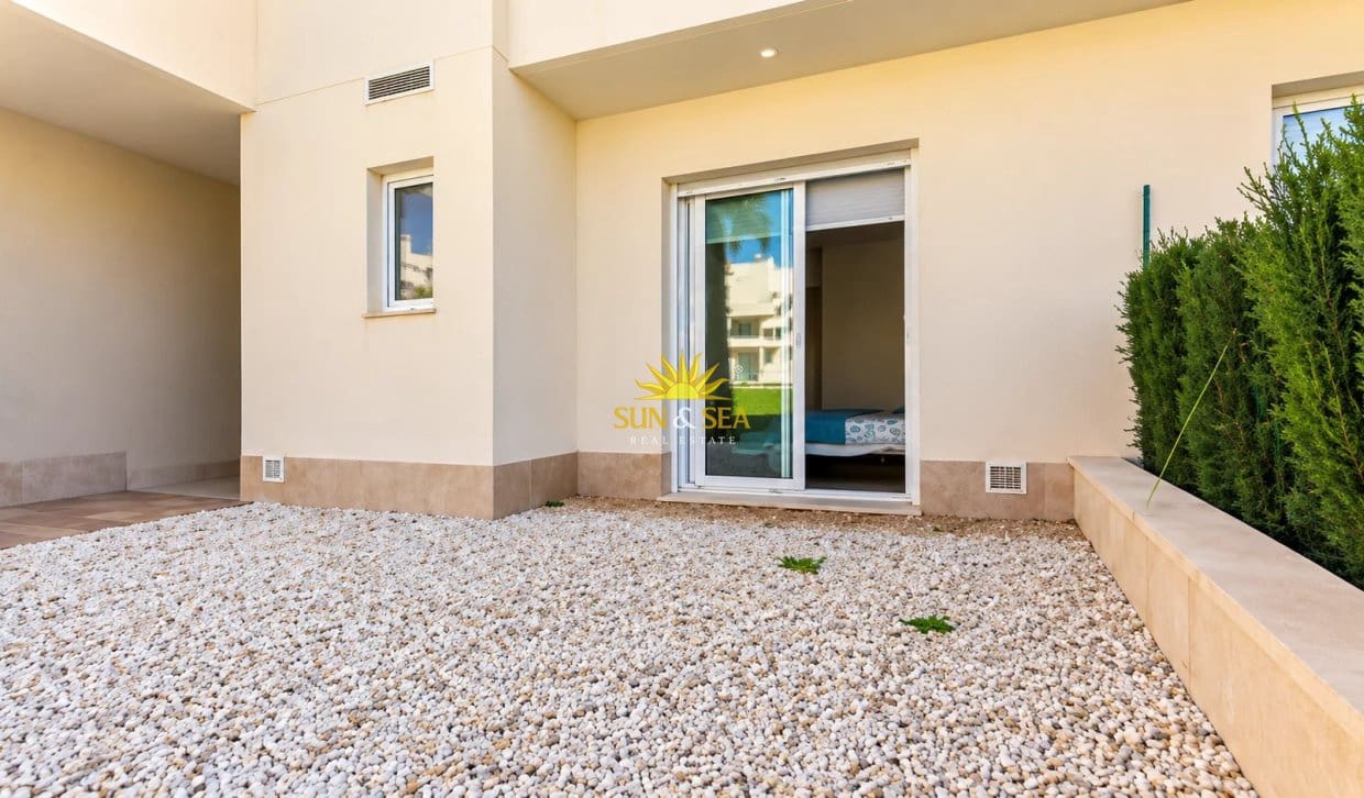 2 quarto Casa em Banda para arrendar em Guardamar del Segura com piscina garagem - 1 000 € (Ref: 10183502)
