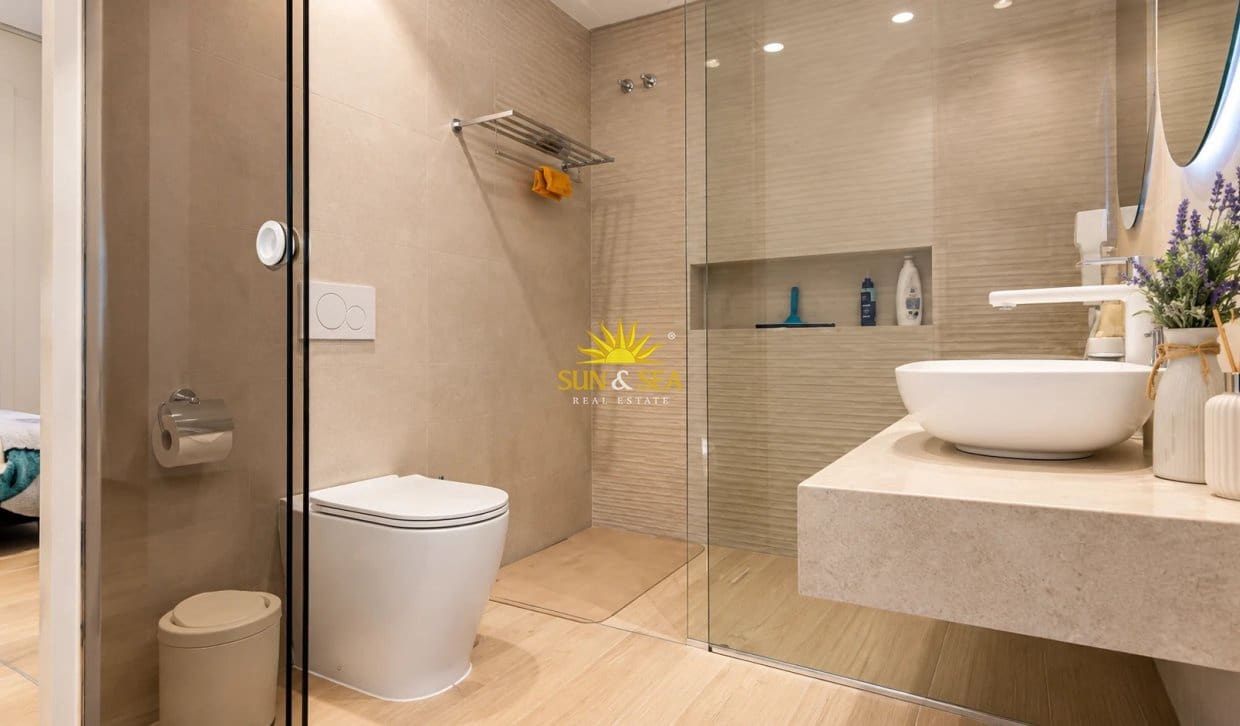 2 quarto Casa em Banda para arrendar em Guardamar del Segura com piscina garagem - 1 000 € (Ref: 10183502)