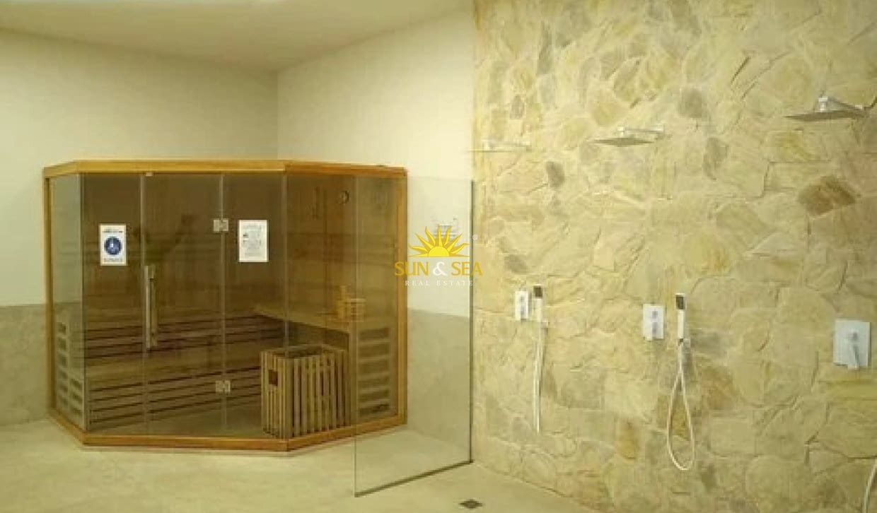 2 quarto Casa em Banda para arrendar em Guardamar del Segura com piscina garagem - 1 000 € (Ref: 10183502)
