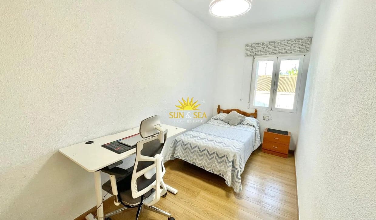 3 Zimmer Apartment zu vermieten in Los Alcazares mit Pool Garage - 1.000 € (Ref: 10183669)