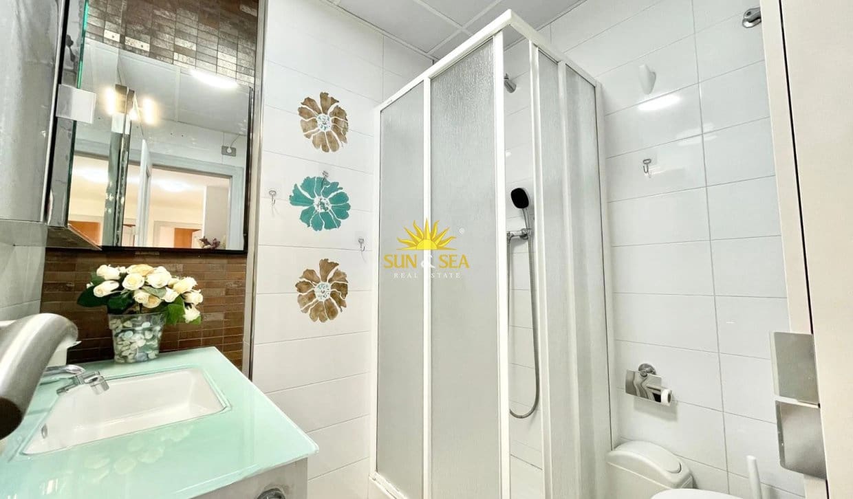 3 Zimmer Apartment zu vermieten in Los Alcazares mit Pool Garage - 1.000 € (Ref: 10183669)