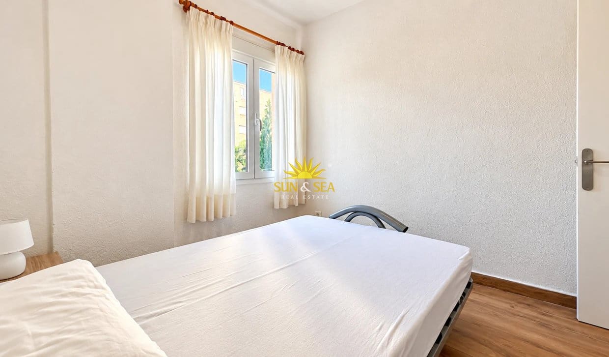 4 quarto Apartamento para arrendar em Campoamor com garagem - 1 250 € (Ref: 10183671)