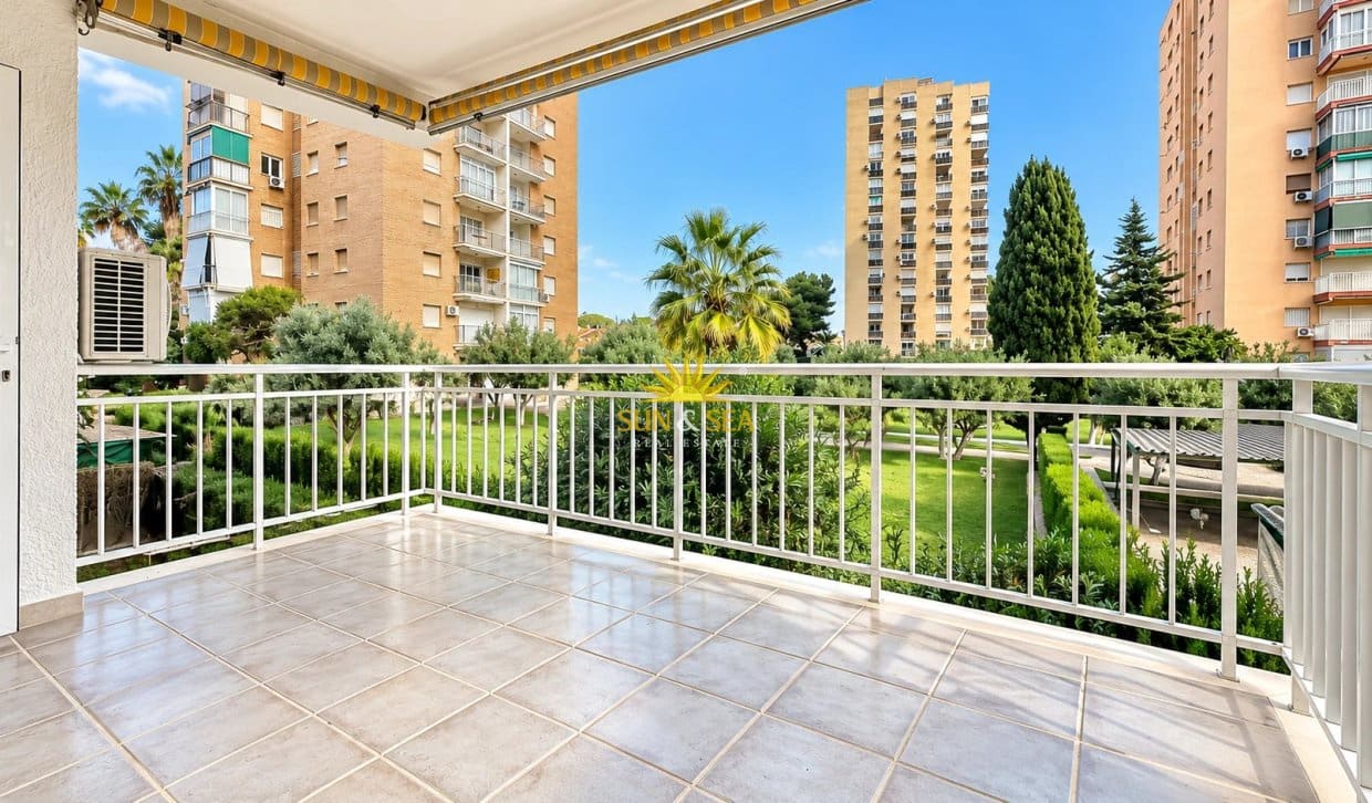 4 quarto Apartamento para arrendar em Campoamor com garagem - 1 250 € (Ref: 10183671)