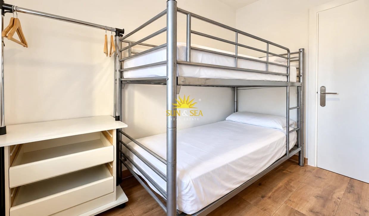 4 quarto Apartamento para arrendar em Campoamor com garagem - 1 250 € (Ref: 10183671)