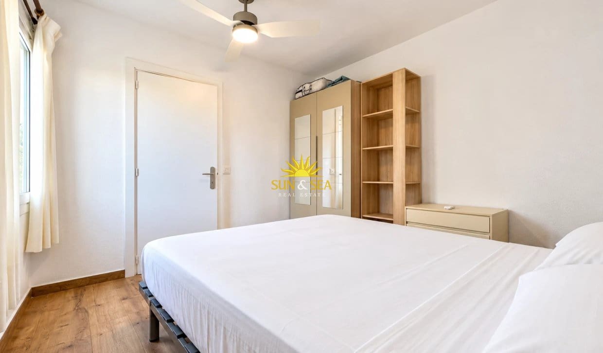 4 quarto Apartamento para arrendar em Campoamor com garagem - 1 250 € (Ref: 10183671)