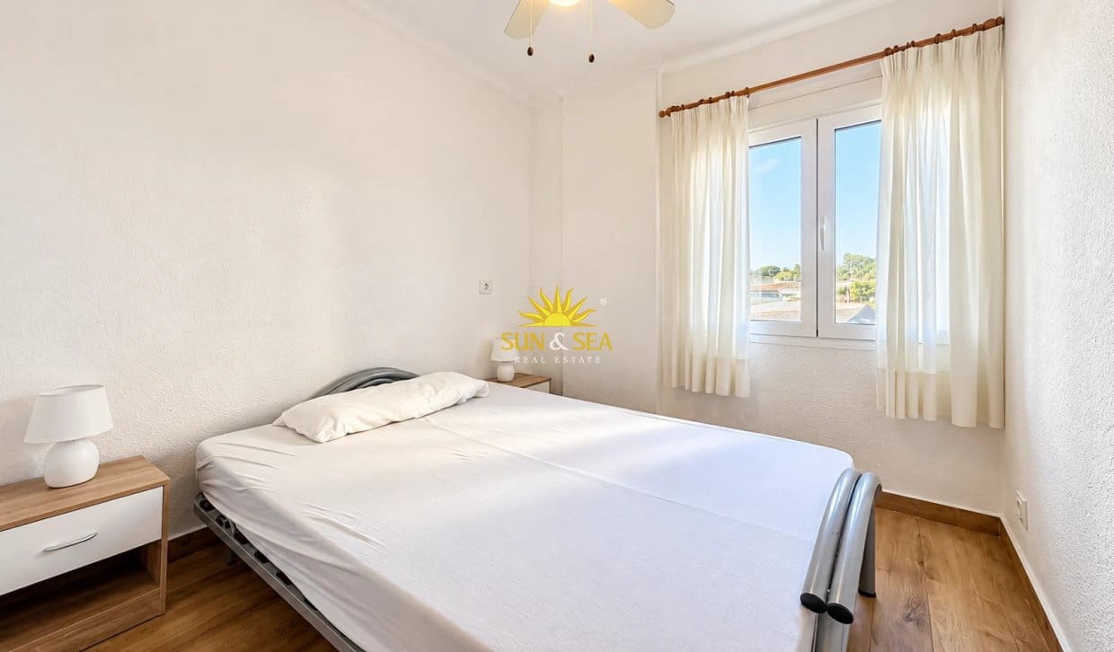 4 quarto Apartamento para arrendar em Campoamor com garagem - 1 250 € (Ref: 10183671)