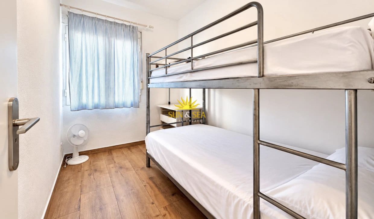 4 quarto Apartamento para arrendar em Campoamor com garagem - 1 250 € (Ref: 10183671)
