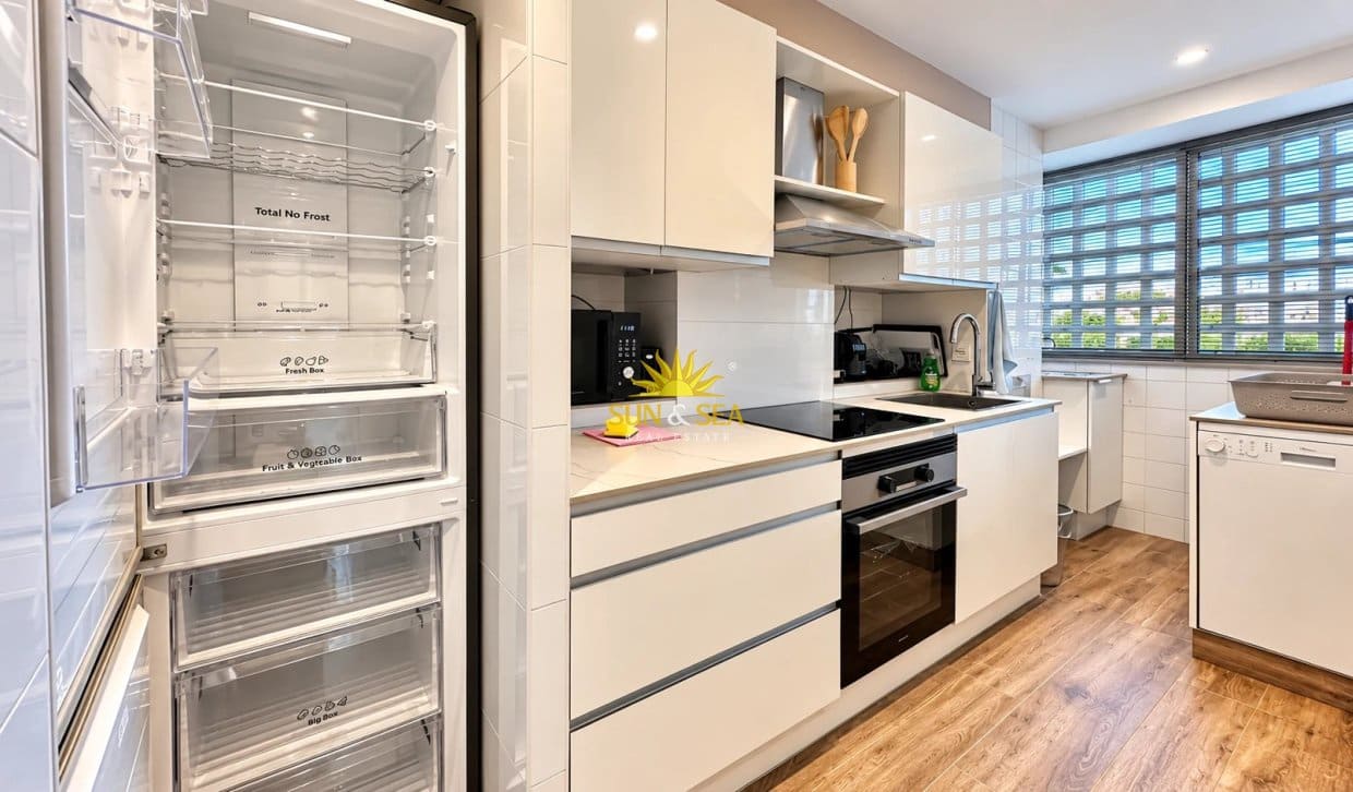 4 quarto Apartamento para arrendar em Campoamor com garagem - 1 250 € (Ref: 10183671)