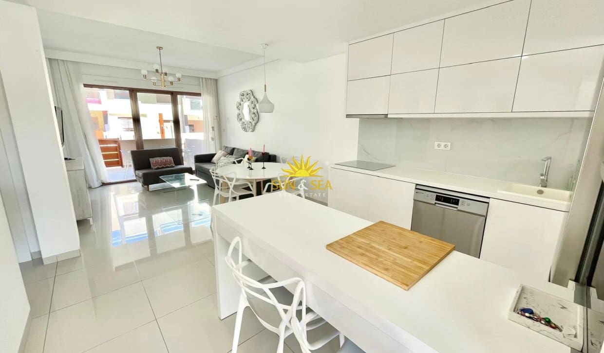 2 bedroom Apartment for holiday rental in Torre de la Horadada with pool garage - € 800 (Ref: 10183672)