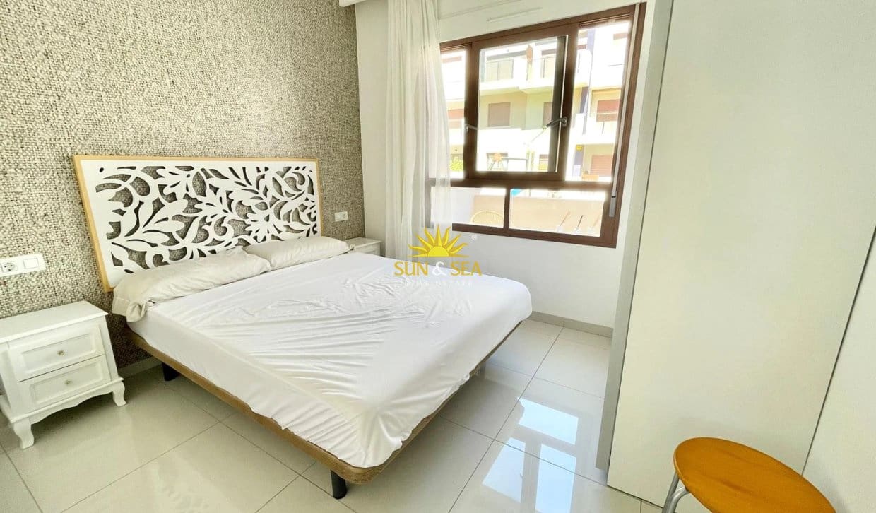 2 bedroom Apartment for holiday rental in Torre de la Horadada with pool garage - € 800 (Ref: 10183672)