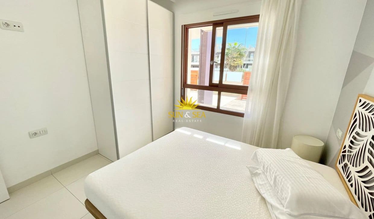 2 bedroom Apartment for holiday rental in Torre de la Horadada with pool garage - € 800 (Ref: 10183672)