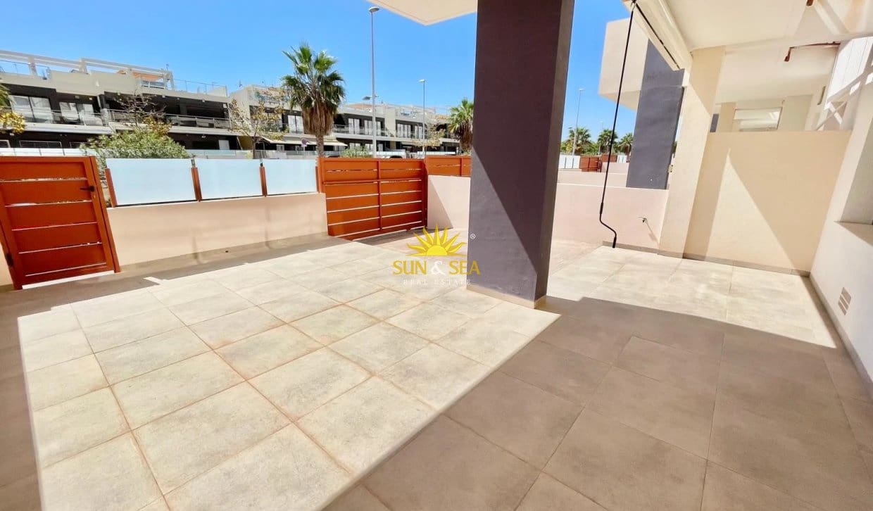 2 bedroom Apartment for holiday rental in Torre de la Horadada with pool garage - € 800 (Ref: 10183672)