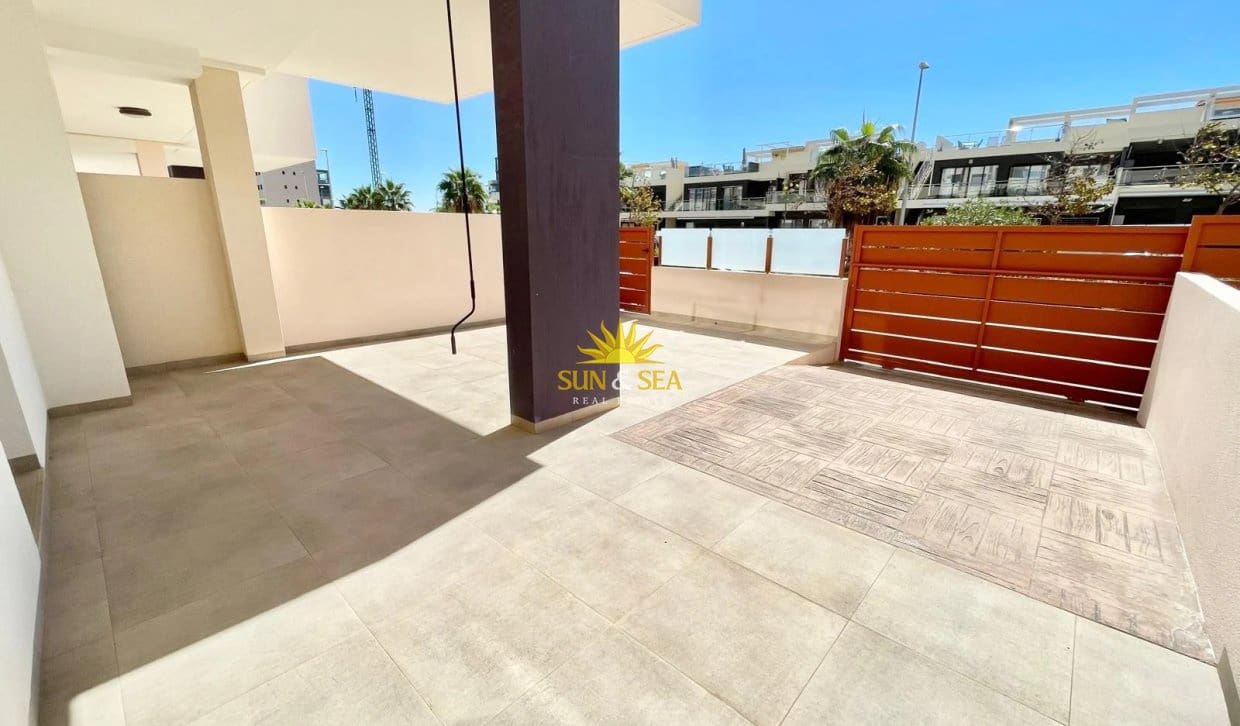 2 bedroom Apartment for holiday rental in Torre de la Horadada with pool garage - € 800 (Ref: 10183672)