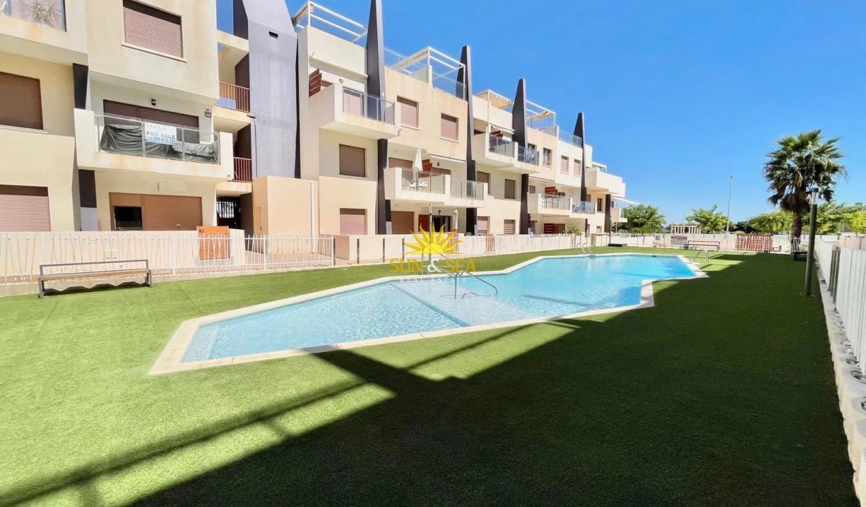 2 bedroom Apartment for holiday rental in Torre de la Horadada with pool garage - € 800 (Ref: 10183672)