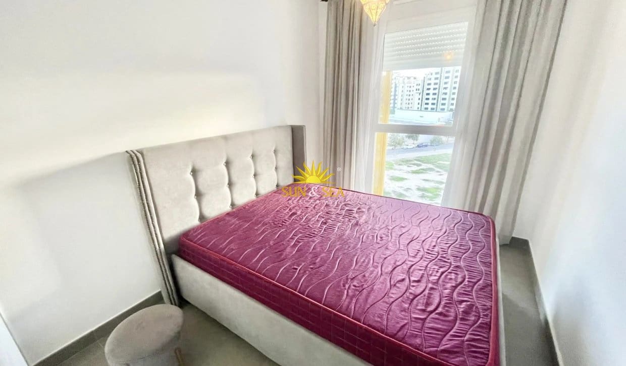 2 slaapkamer Appartement voor vakantieverhuur in Alicante stad met zwembad garage - € 1.550 (Ref: 10185308)