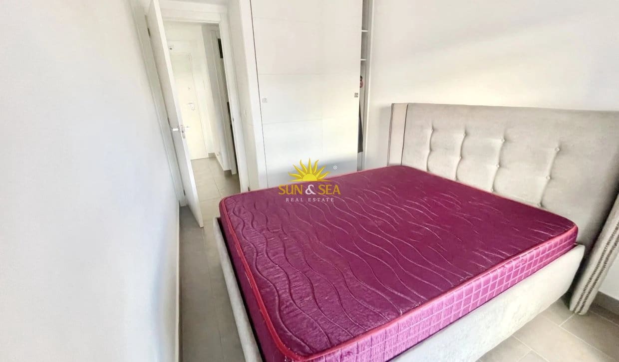 2 slaapkamer Appartement voor vakantieverhuur in Alicante stad met zwembad garage - € 1.550 (Ref: 10185308)