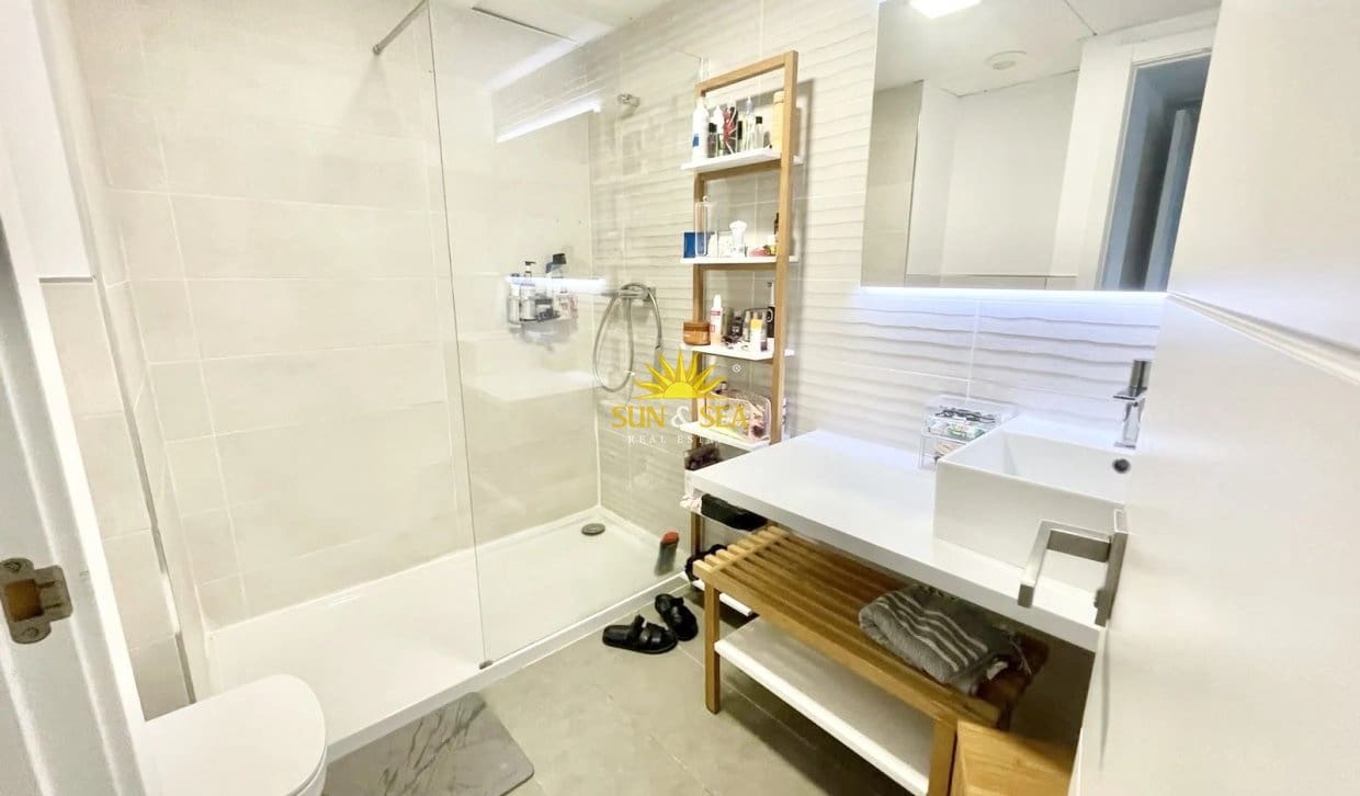 2 slaapkamer Appartement voor vakantieverhuur in Alicante stad met zwembad garage - € 1.550 (Ref: 10185308)