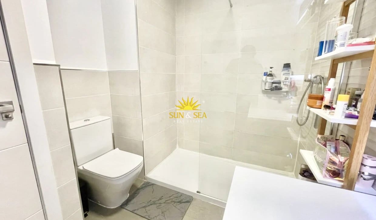 2 slaapkamer Appartement voor vakantieverhuur in Alicante stad met zwembad garage - € 1.550 (Ref: 10185308)