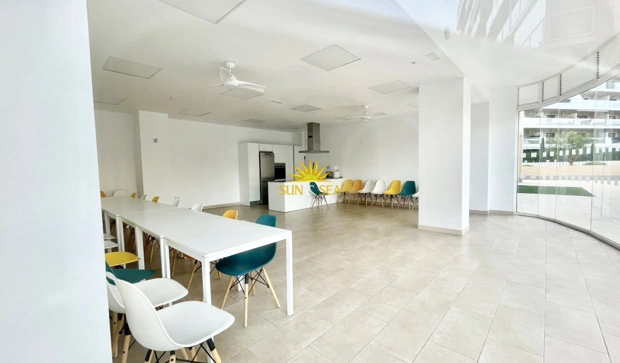2 slaapkamer Appartement voor vakantieverhuur in Alicante stad met zwembad garage - € 1.550 (Ref: 10185308)