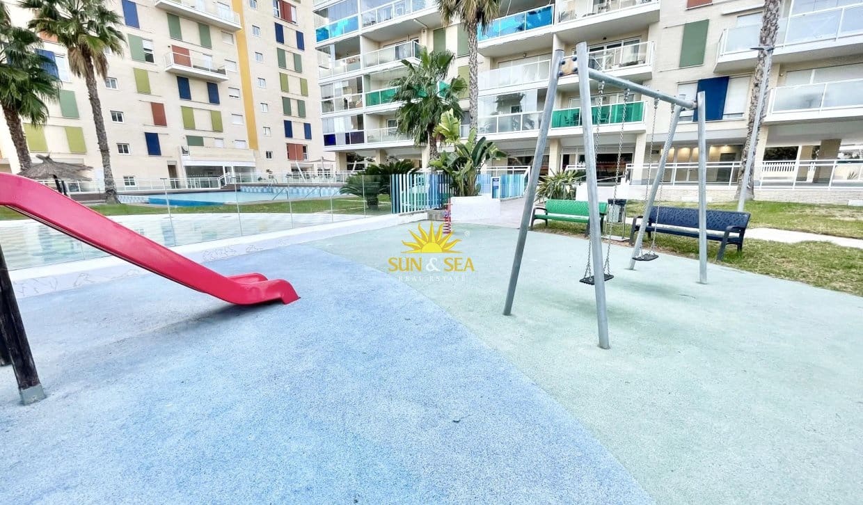 2 slaapkamer Appartement voor vakantieverhuur in Alicante stad met zwembad garage - € 1.550 (Ref: 10185308)