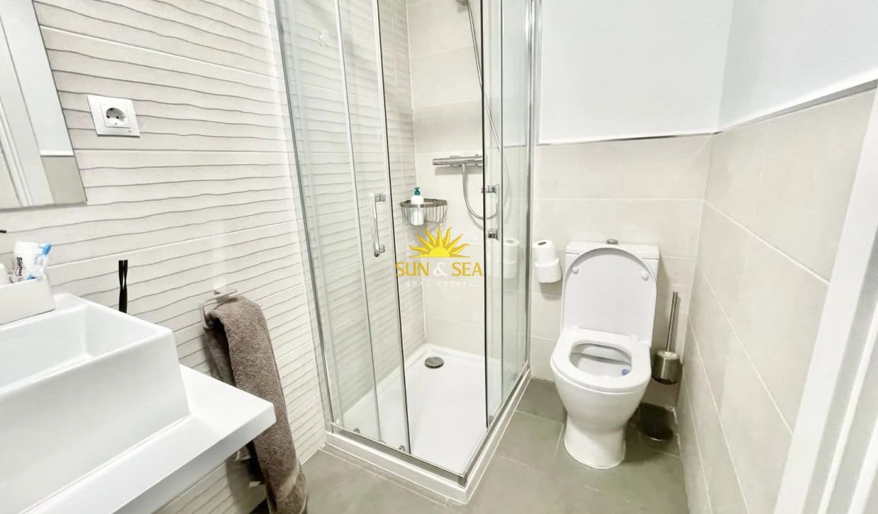 2 slaapkamer Appartement voor vakantieverhuur in Alicante stad met zwembad garage - € 1.550 (Ref: 10185308)