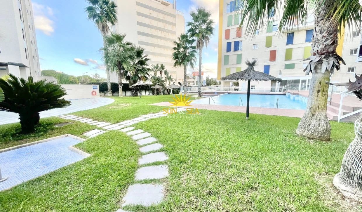 2 slaapkamer Appartement voor vakantieverhuur in Alicante stad met zwembad garage - € 1.550 (Ref: 10185308)