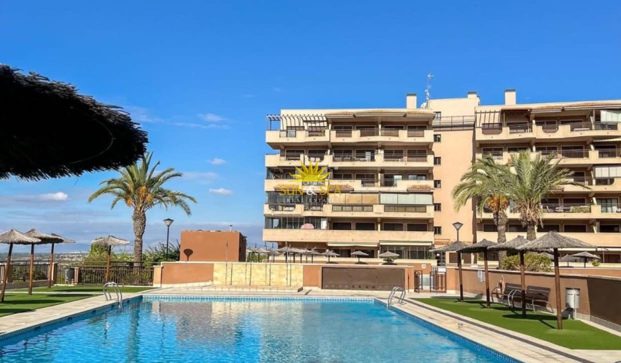 2 Zimmer Apartment zu verkaufen in Arenales del Sol mit Pool - 315.000 € (Ref: 10186065)