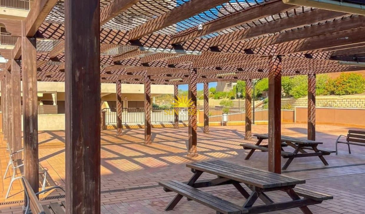 2 Zimmer Apartment zu verkaufen in Arenales del Sol mit Pool - 315.000 € (Ref: 10186065)