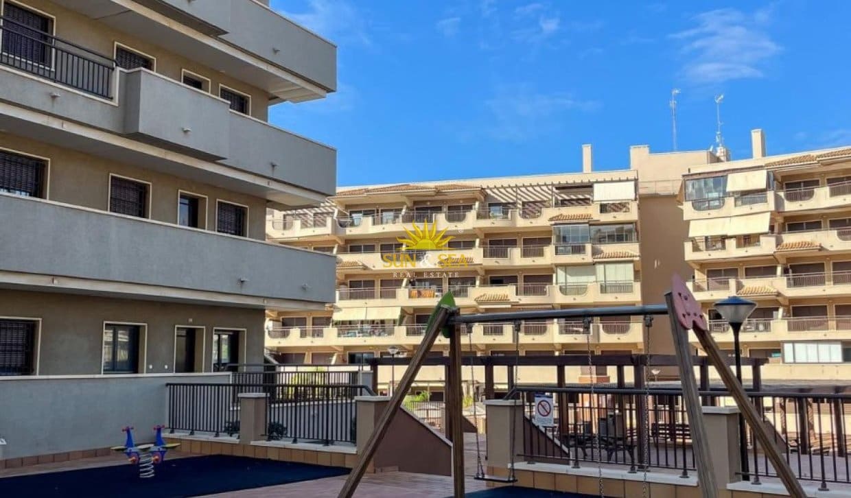 2 Zimmer Apartment zu verkaufen in Arenales del Sol mit Pool - 315.000 € (Ref: 10186065)