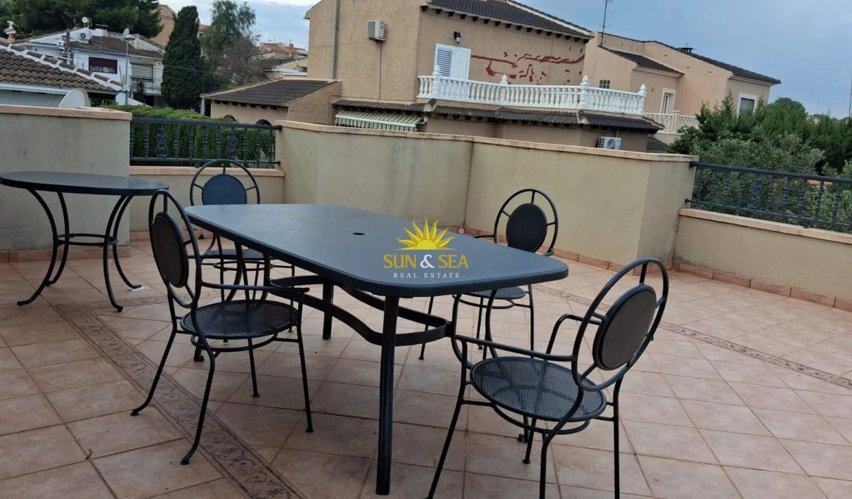 4 Zimmer Villa zu vermieten in Los Balcones mit Pool Garage - 2.000 € (Ref: 10186066)