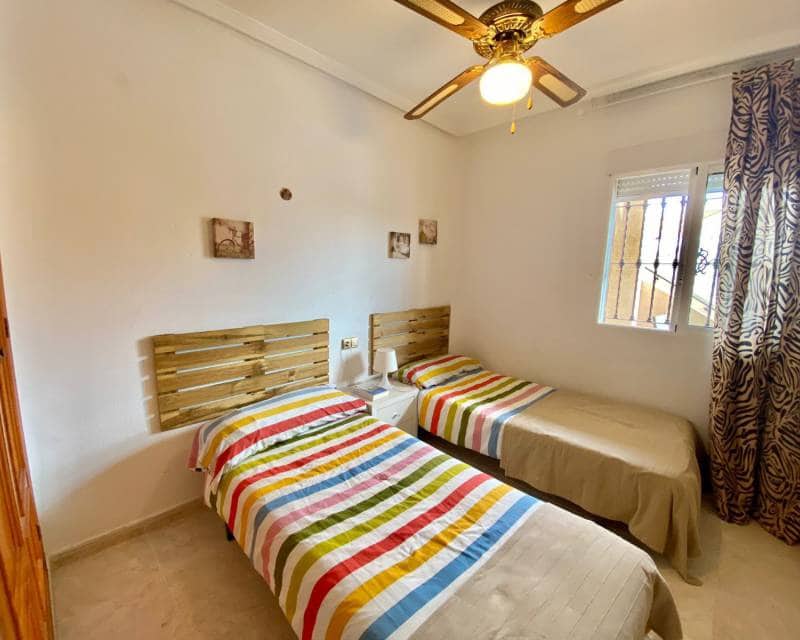 2 bedroom Apartment for rent in Torrevieja with pool garage - € 750 (Ref: 6123112)