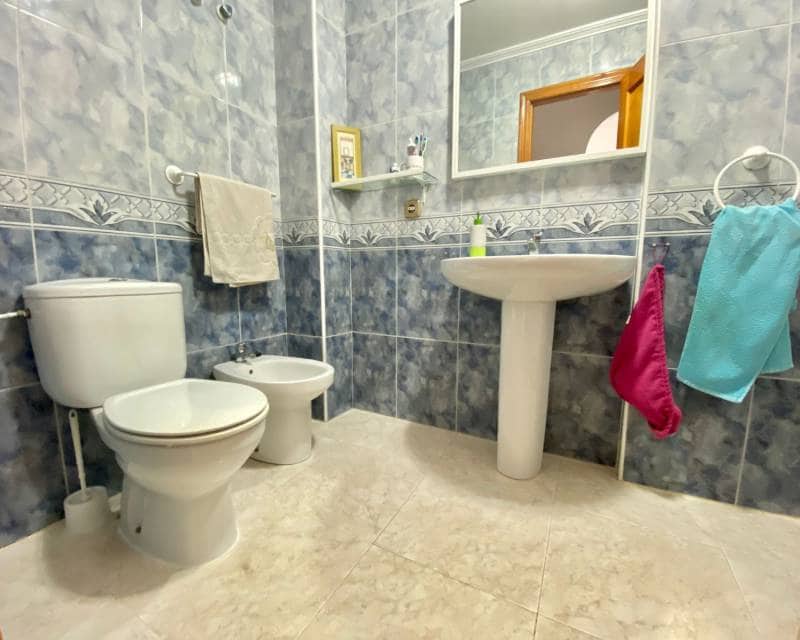 2 bedroom Apartment for rent in Torrevieja with pool garage - € 750 (Ref: 6123112)