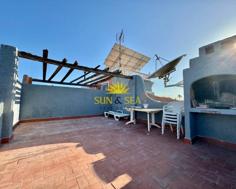 Chalet de 2 habitaciones en Torrevieja en alquiler con garaje - 900 € (Ref: 6208301)