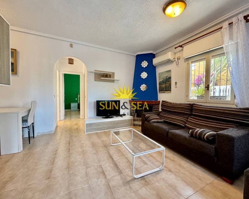 Chalet de 2 habitaciones en Torrevieja en alquiler con garaje - 900 € (Ref: 6208301)