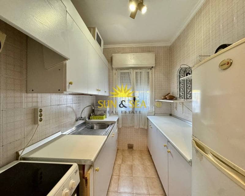 Chalet de 2 habitaciones en Torrevieja en alquiler con garaje - 900 € (Ref: 6208301)