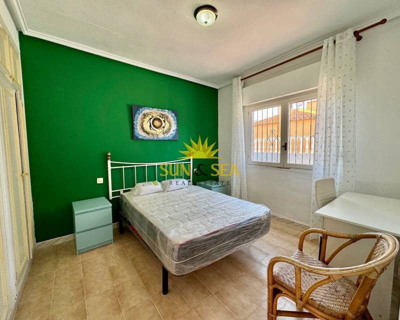 Chalet de 2 habitaciones en Torrevieja en alquiler con garaje - 900 € (Ref: 6208301)