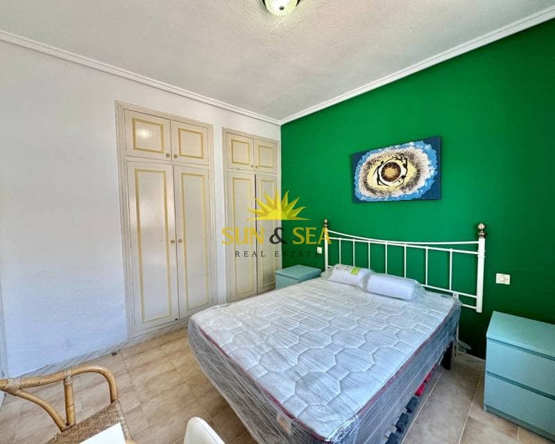 Chalet de 2 habitaciones en Torrevieja en alquiler con garaje - 900 € (Ref: 6208301)