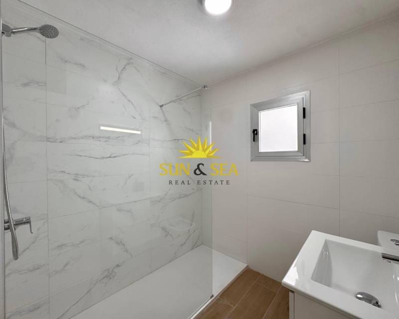 3 slaapkamer Appartement te huur in Torrevieja - € 1.400 (Ref: 6226281)